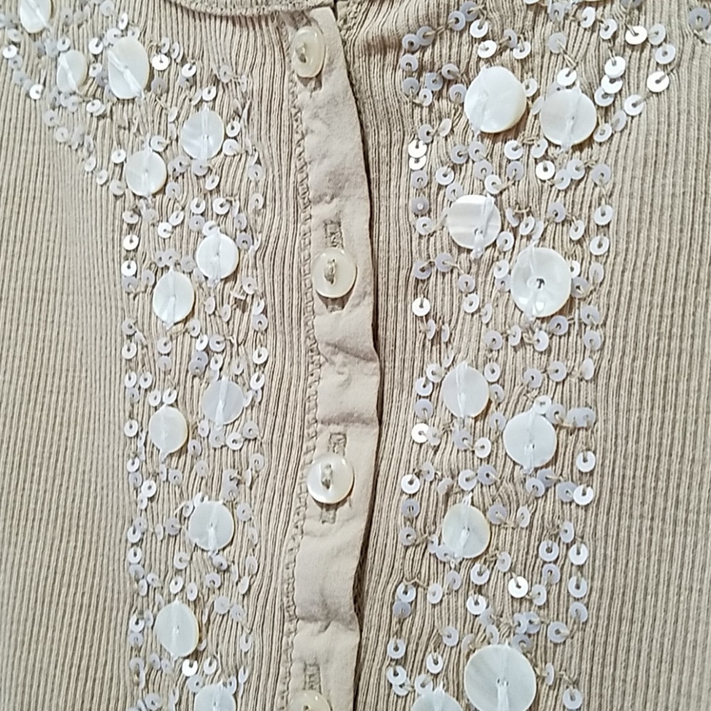 Beaded beach tank